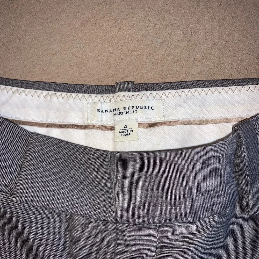 WOMENS size 4 Banana Republic wide leg trousers these are a grayish brown